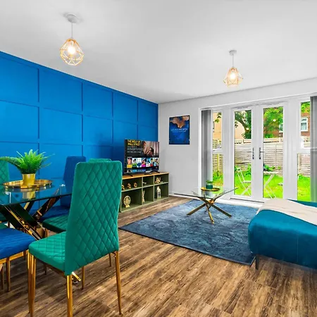 Lavish 3 Bedroom House With Ensuite And Parking By Azura Nights Dom wakacyjny Birmingham
