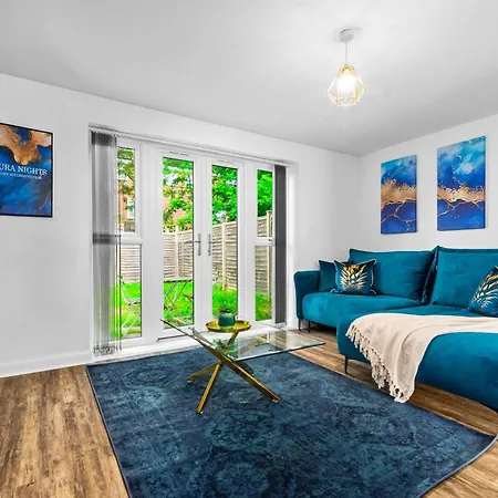 Lavish 3 Bedroom House With Ensuite And Parking By Azura Nights Birmingham
